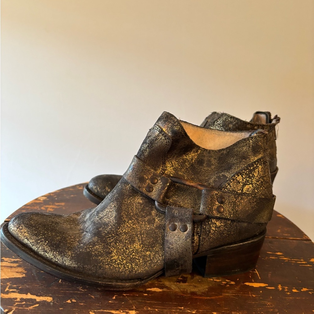 Freebird Phlow by Steven Black and Gold Leather Harness Ankle Boots. W 9. Nice! - Picture 9 of 10